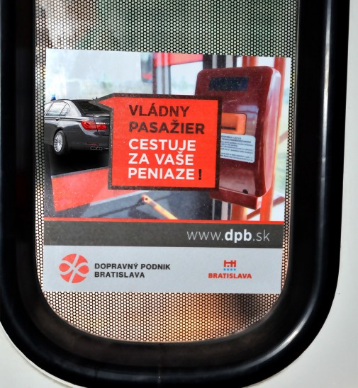 Preplnená MHD a nevinný pohlad von + troška zamyslenia
